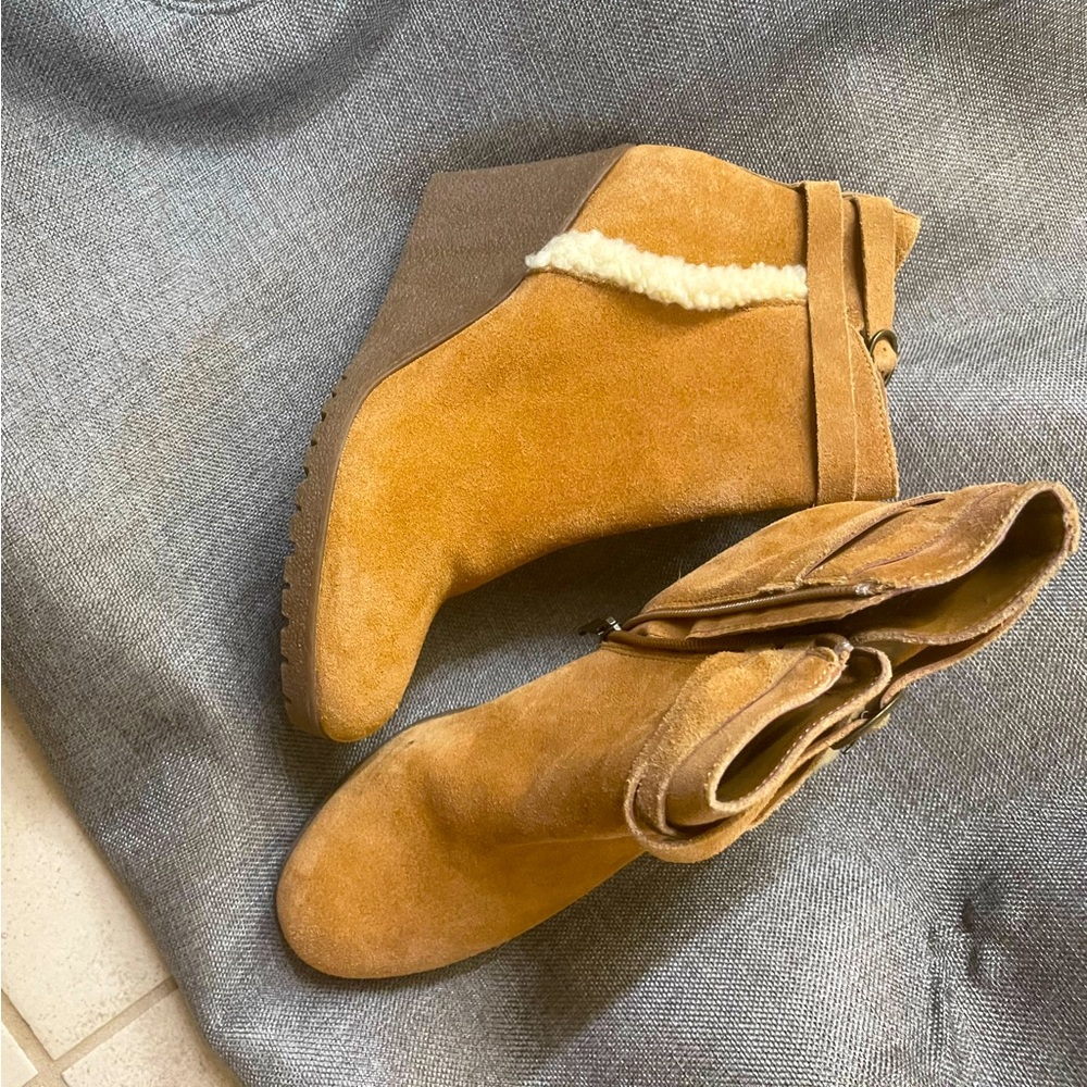 Ankle suede boot
